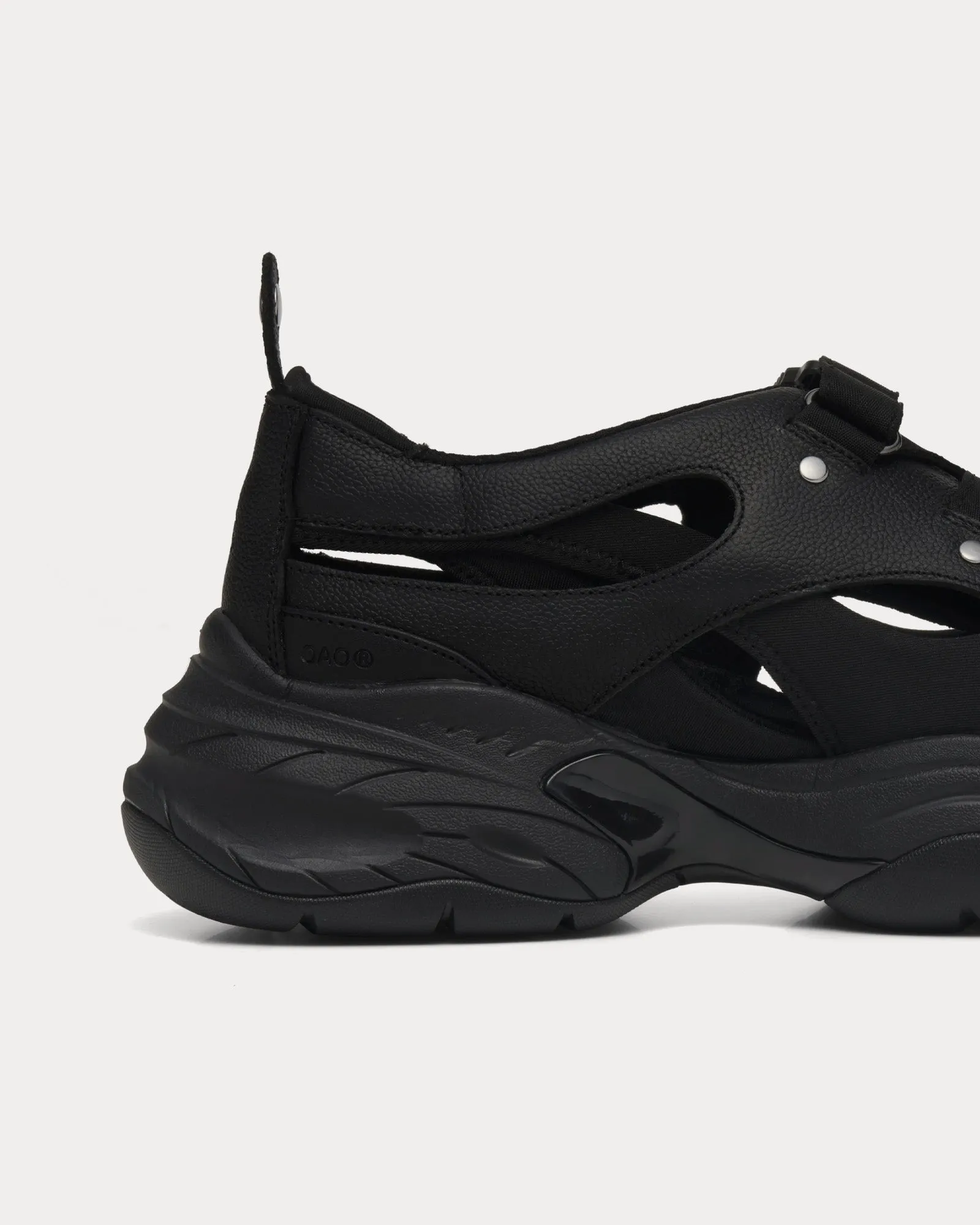 The Curve Aero Black Slip On Sneakers